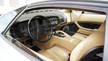 Jaguar XJ220 gris intérieur