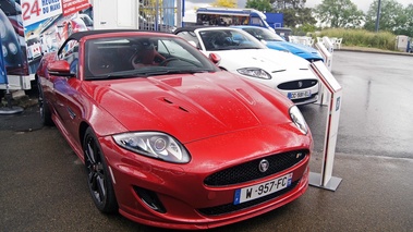 Jaguar XKR Cabriolet rouge 3/4 avant droit