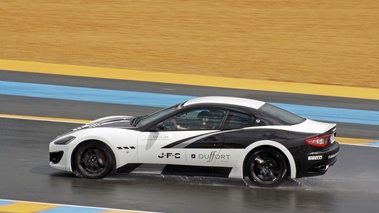 Maserati GranTurismo Sport blanc/noir filé vue de haut