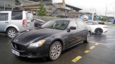 Maserati Quattroporte noir 3/4 avant gauche