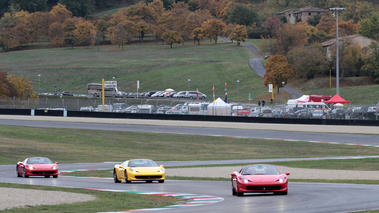 Ferrari Finali Mondiali 2011 - Mugello - 458 Spider rouge x2 & jaune