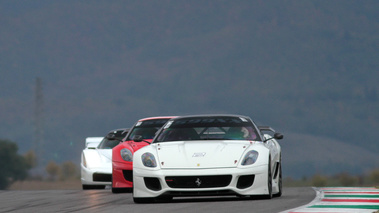 Ferrari Finali Mondiali 2011 - Mugello - 599XX blanc face avant