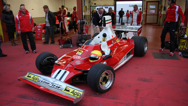 Ferrari Finali Mondiali 2011 - Mugello - F1 rouge 3/4 avant gauche