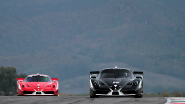 Ferrari Finali Mondiali 2011 - Mugello - FXX noir & FXX rouge face avant