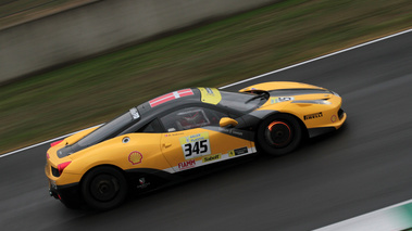 Ferrari Finali Mondiali 2011 - Mugello - 458 Challenge jaune/noir filé penché vue de haut