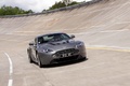 GT Prestige 2012 - Montlhéry - Aston Martin V12 Vantage anthracite 3/4 avant droit travelling