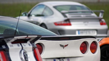 GT Prestige 2012 - Montlhéry - Chevrolet Corvette C6 ZR1 blanc logo coffre