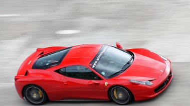 GT Prestige 2012 - Montlhéry - Ferrari 458 Italia rouge 3/4 avant droit filé