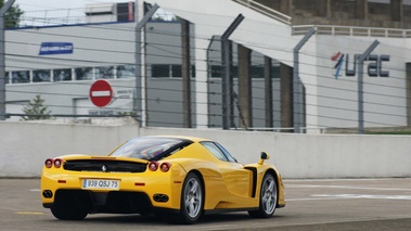 GT Prestige 2012 - Montlhéry - Ferrari Enzo jaune 3/4 arrière droit 2