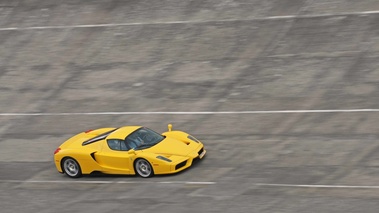 GT Prestige 2012 - Montlhéry - Ferrari Enzo jaune 3/4 avant droit filé