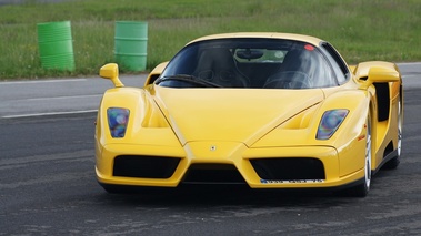 GT Prestige 2012 - Montlhéry - Ferrari Enzo jaune 3/4 avant gauche