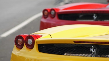 GT Prestige 2012 - Montlhéry - Ferrari Enzo jaune logo capot moteur