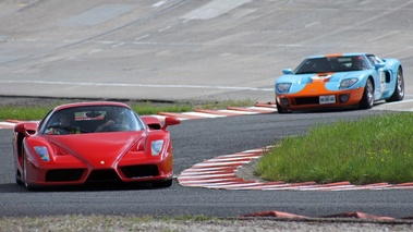 GT Prestige 2012 - Montlhéry - Ferrari Enzo rouge face avant