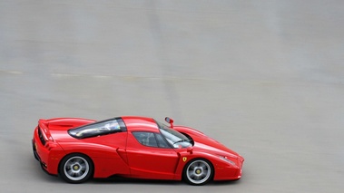 GT Prestige 2012 - Montlhéry - Ferrari Enzo rouge filé