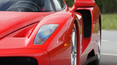 GT Prestige 2012 - Montlhéry - Ferrari Enzo rouge phare avant