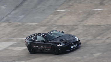 GT Prestige 2012 - Montlhéry - Jaguar XKR-S Convertible noir 3/4 avant droit filé