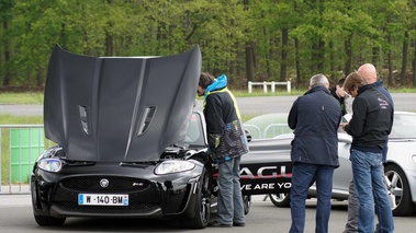 GT Prestige 2012 - Montlhéry - Jaguar XKR-S Convertible noir 3/4 avant gauche porte & capot ouverts