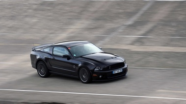 GT Prestige 2012 - Montlhéry - Shelby GT500 noir 3/4 avant droit filé