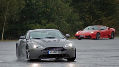 GT Prestige 2012 - Aston Martin V12 Vantage anthracite 3/4 avant droit 2