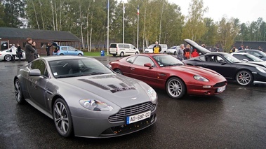 GT Prestige 2012 - Aston Martin V12 Vantage anthracite 3/4 avant droit