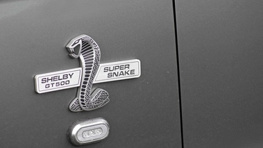 GT Prestige 2012 - Shelby GT500 Super Snake anthracite logo aile avant