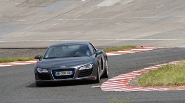 GT Prestige 2013 - Audi R8 anthracite face avant