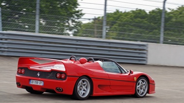 GT Prestige 2013 - Ferrari F50 rouge 3/4 arrière droit filé