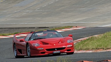 GT Prestige 2013 - Ferrari F50 rouge 3/4 avant droit