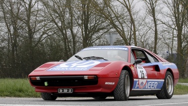 Ferrari 308 rouge 3/4 avant gauche