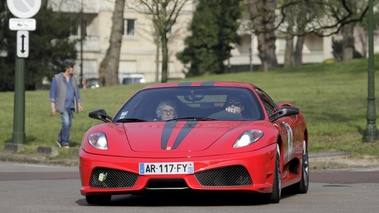 Ferrari 430 Scuderia rouge face avant