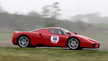 Ferrari Enzo rouge filé