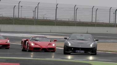 Ferrari F12 Berlinetta noir face avant