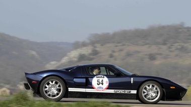 Ford GT bleu filé