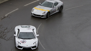 Rallye de Paris GT 2012 - Lamborghini Aventador blanc & Ferrari 599 GTO Historique vue de haut