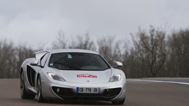 Rallye de Paris GT 2012 - McLaren MP4-12C gris 3/4 avant droit