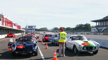 Rendez-Vous Ferrari à Montlhéry 2011 - départ parade