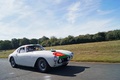 Rendez-Vous Ferrari à Montlhéry 2011 - Ferrari 250 GT SWB blanc 3/4 avant droit travelling penché