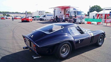 Rendez-Vous Ferrari à Montlhéry 2011 - Ferrari 250 GTO bleu 3/4 arrière droit