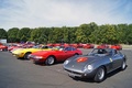 Rendez-Vous Ferrari à Montlhéry 2011 - Ferrari 275 GTB SWB anthracite & 365 GTB/4 Daytona rouge & jaune 3/4 avant gauche