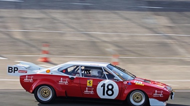 Rendez-Vous Ferrari à Montlhéry 2011 - Ferrari 308 GTB/4 rouge/blanc filé