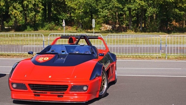 Rendez-Vous Ferrari à Montlhéry 2011 - Ferrari barquette rouge 3/4 avant gauche