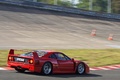 Rendez-Vous Ferrari à Montlhéry 2011 - Ferrari F40 rouge 3/4 arrière droit filé penché