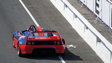 Rendez-Vous Ferrari 2012 - barquette 348 rouge/bleu 3/4 arrière gauche vue de haut