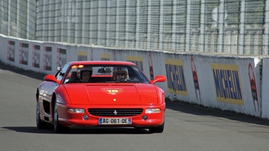 Rendez-Vous Ferrari 2012 - Ferrari 355 GTB rouge 3/4 avant droit