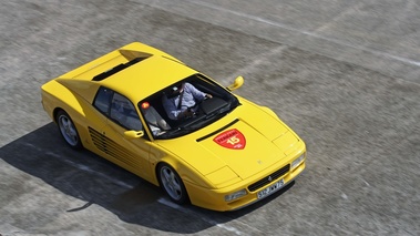 Rendez-Vous Ferrari 2012 - Ferrari 512 TR jaune 3/4 avant droit filé vue de haut penché