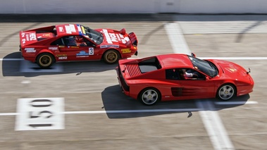 Rendez-Vous Ferrari 2012 - Ferrari 512 TR rouge & 308 Gr. 4 rouge filé vue de haut