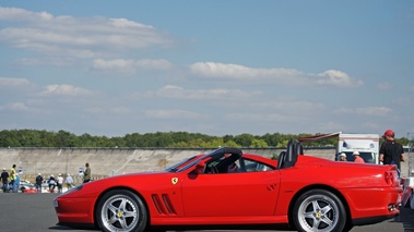 Rendez-Vous Ferrari 2012 - Ferrari 550 Barchetta rouge profil