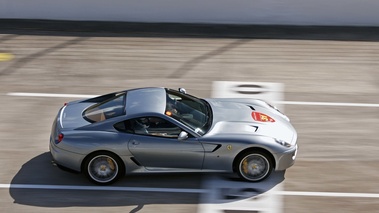 Rendez-Vous Ferrari 2012 - Ferrari 599 GTB Fiorano gris filé vue de haut