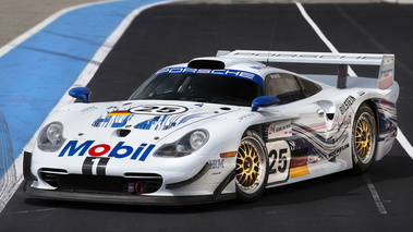 Roulage circuit Paul Ricard HTTT - Le Castellet - Porsche 911 GT1 Evolution blanc 3/4 avant gauche