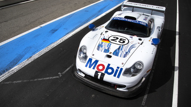 Roulage circuit Paul Ricard HTTT - Le Castellet - Porsche 911 GT1 Evolution blanc face avant vue de haut